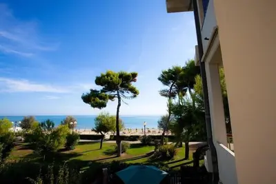 Image de Pinetina Ingo - Three-room apartment on second floor, directly on the sea