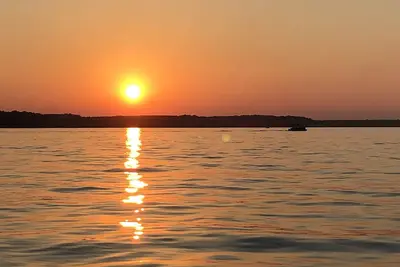 Image de Quiet Cove with Big Water Views