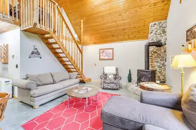 Image de Cozy Birchwood Retreat on Utv Trail w/ Hot Tub!