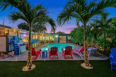 Image de 3br 2b Tropical Paradise Heated Pool & Hot Tub 5min to the Beach🏝