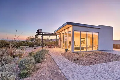 Image de Modern Desert Dwelling w\/ Panoramic Views!