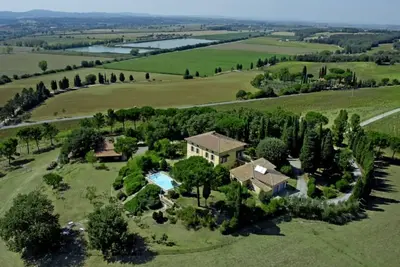 Image de Large Villa for 15 guests. Private pool. Trasimeno Lake