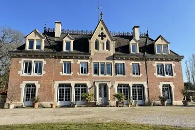 Image de Séjour au Château de Glairans : Piscine, Parc, Sauna, Tennis.