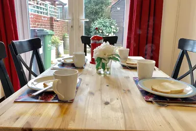Image de Two bedroom house welcomes families and pets