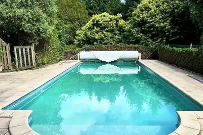 Image de Maison de campagne charmante avec piscine, idéale pour les vacances