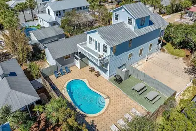 Image de Mario Cottage - Destin's Crystal Beach, Heated Private Pool, Volleyball Court!