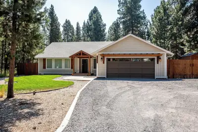 Image de Jaci97-Dog-Friendly Retreat Near Sunriver | Firepit + Fenced Yard