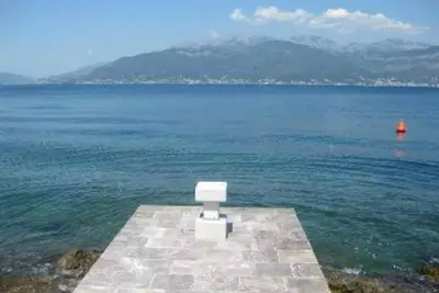 Image de Maison en pierre au bord de l'eau
