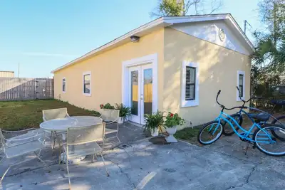 Image de Cottage In Biloxi'S Entertainment District