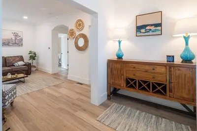 Image de Plush 2-bed apt in Riverside Heights!