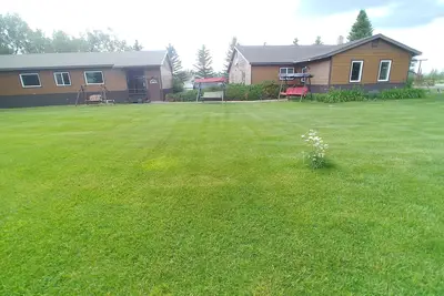 Image de Two beautiful  homes accommodate 30 sleeping guests with  mountain  views\n\n\n\n\n\n\n