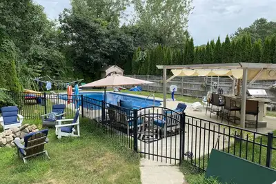 Image de Family Summer Oasis- pets allowed, near beaches, swimming pool, outdoor kitchen!