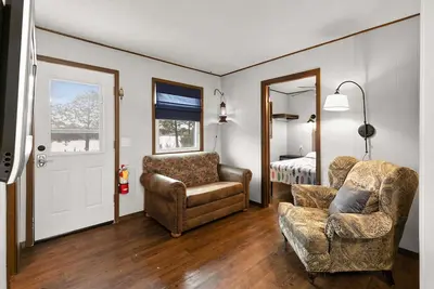 Image de Crest View Cabin - Bring Your Boat, Enjoy The Swim Dock, Kayaks, Pool, and Views! | 9