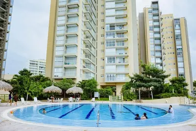Image de Hermosas piscinas, solo a 5 minutos del mar y salida directa a centro comercial.
