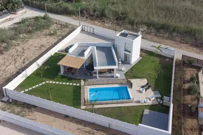 Image de Charmante villa de style moderne à quelques pas de la mer
