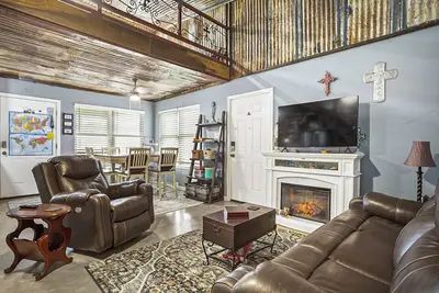 Image de Water front 2 bedroom with a  bath, kitchen w\/loft over looking the Brazos river