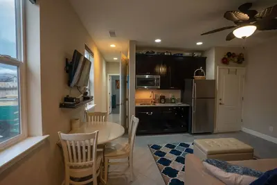 Image de One Bedroom with Yard in-law suite