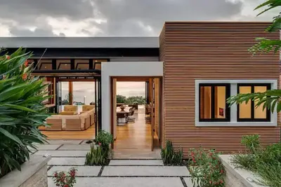 Image de Exclusive Serenity: Opulent Comfort Amidst Nature's Majesty