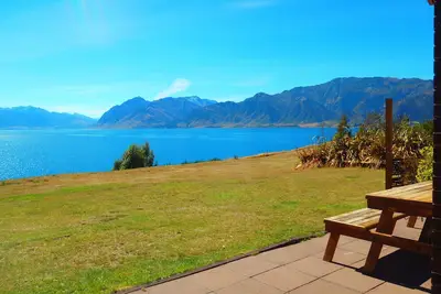 Lakefront House - overlooking Lake Hawea