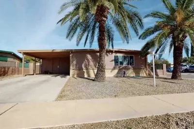 Image de 3 Bedroom home with mountain views and private parking. Pet friendly