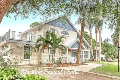 Image de Tropical Chalet w/ 3 King Bedrooms. 3 patios, and an Above-Ground Pool!