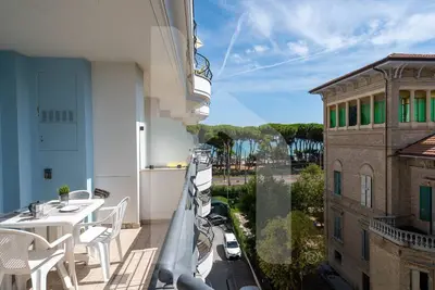 Holiday RendeZ Vous 39 - Third floor apartment with side sea view