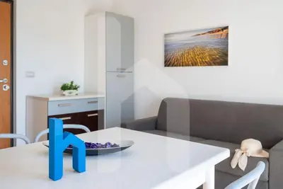 Holiday Rendez Vous 50 - Fourth floor apartment with side sea view