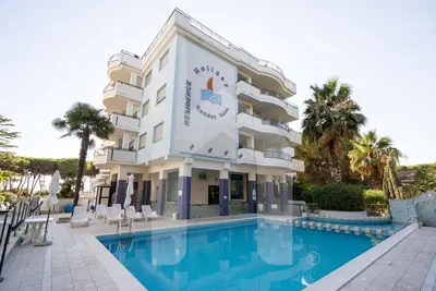 Holiday Rendez Vous 13 - Ground apartment with balcony and side sea view