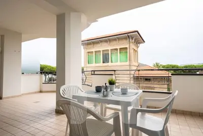 Holiday Rendez Vous 41 - Third floor apartment with side sea view