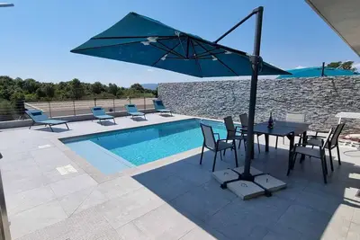 Image de Lecci de Porto Vecchio : Villa, piscine chauffée à 6 mn plage de Saint Cyprien