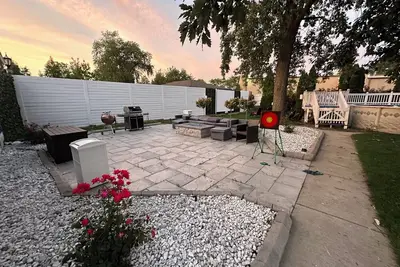 Image de Luxury Home With Awesome Master Bathroom & Huge Back Yard