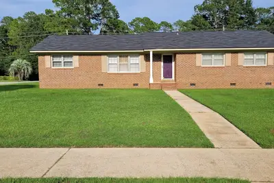 Image de Spacious Safe Nurse & Long Term Stay Home Close To Hospital Mall & Restaurants!