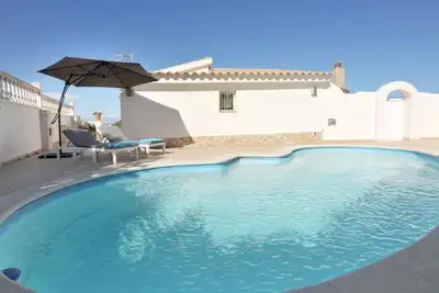 Image de Maison vue mer sur la montagne de Montgo. Hutg-060789