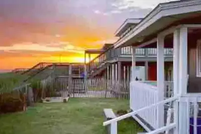 Image de Original Beach front Cottage