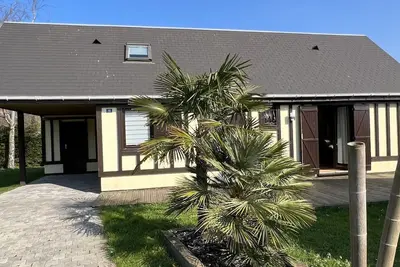 Image de Charmant chalet 4p avec jardin privatif, proche plage et commerces à Merville-Franceville
