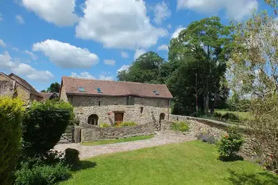 Image de 18th Century sandstone cottage with all modern comforts and old world charm.