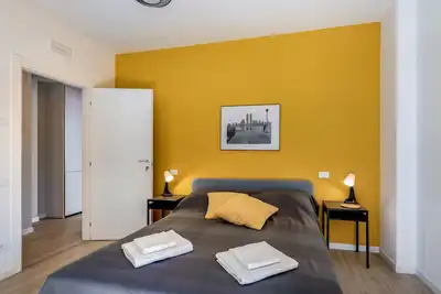 Family & Friends House - Travel Room