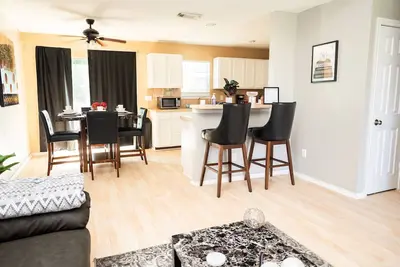 Image de Cozy 3bd|2bh Pet Friendly Home w/patio & backyard Nrg Stadium|MedCtr|Minute Maid