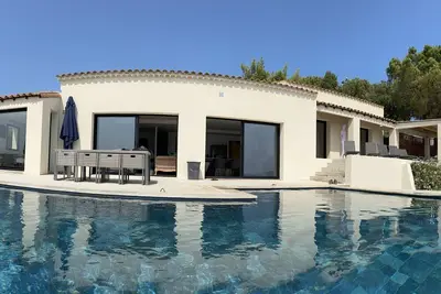 Image de villa d'exeption 10 personnes vue mer a 180° à 5 min de la plage Le Lavandou