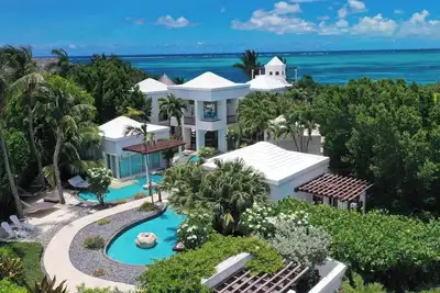 Image de Turtle Breeze - Fully Staffed Oceanfront Villa with Private Chef