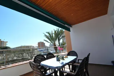 Image de Charmant studio à louer à Roses, Costa Brava! A 400 mètres de la plage, capacité de 4 personnes, grande terrasse, cuisine équipée.