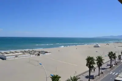 Image de Canet plage, Face à la mer avec une vue mer et Albères