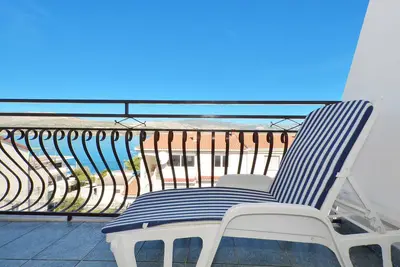 Image de Stanka 3 – 2br, 2ba Apartment 60m from the Beach in Mastrinka, Trogir