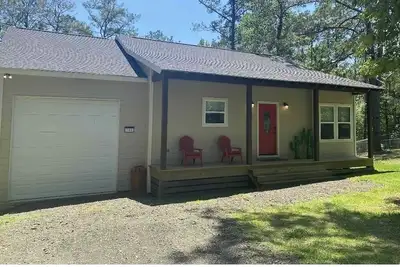 Image de Cozy Cottage in Rayburn Country-Pet Friendly-King Suite/Pool Table! Sleeps 10