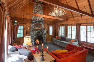 Image de Forest Falls Creekside Cabin