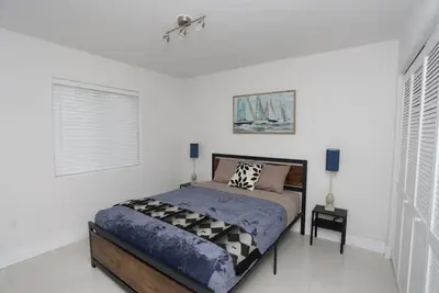 Image de 1375 Sw - Little Habana · Spacious 2 bed/ 1 bath with parking great location