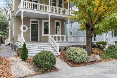 Image de Art Deco Style 2br home- 5 min walk to Downtown