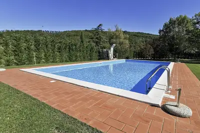 Image de camera in agriturismo con piscina