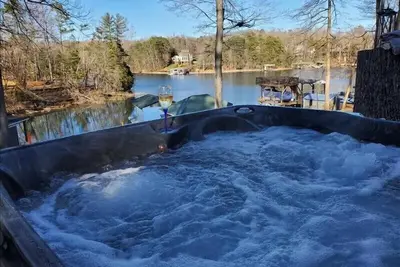 Image de 10% Off The Rental Fee, Active And Retired Military! Come Visit 'Let It B\"!