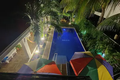 Image de Traditional Colonial House, in private community 5 minutes from the Beachminutes